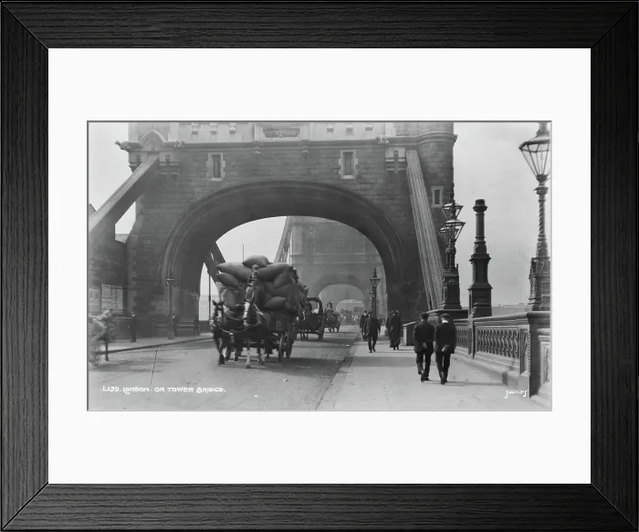 Framed Print : London on Tower Bridge Framed Print : London on Tower Bridge