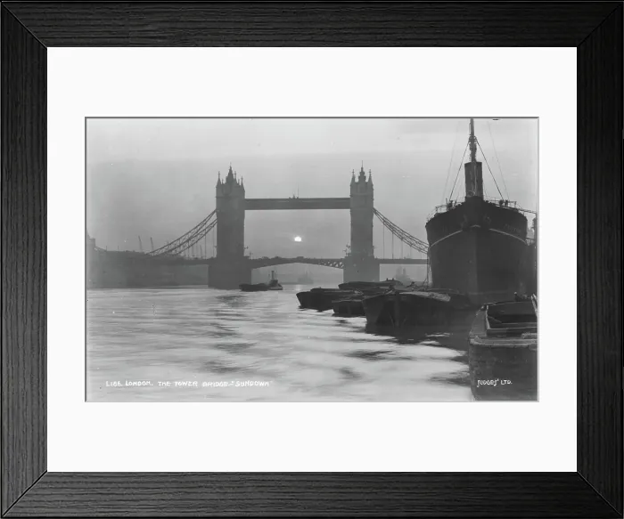 Framed Print : Tower Bridge at Sundown - London, England Framed Print : Tower Bridge at Sundown - London, England