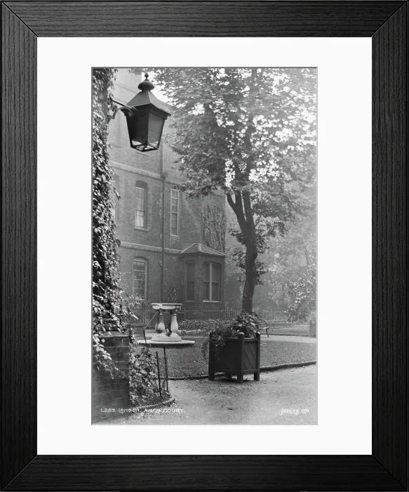 Framed Print : Amen Court, London Framed Print : Amen Court, London