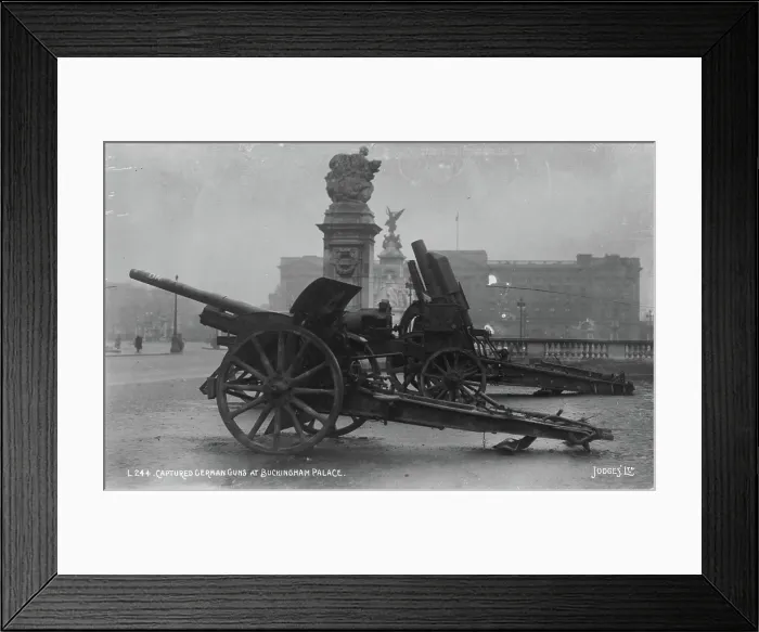Framed Print : Captured German Guns at Buckingham Palace Framed Print : Captured German Guns at Buckingham Palace