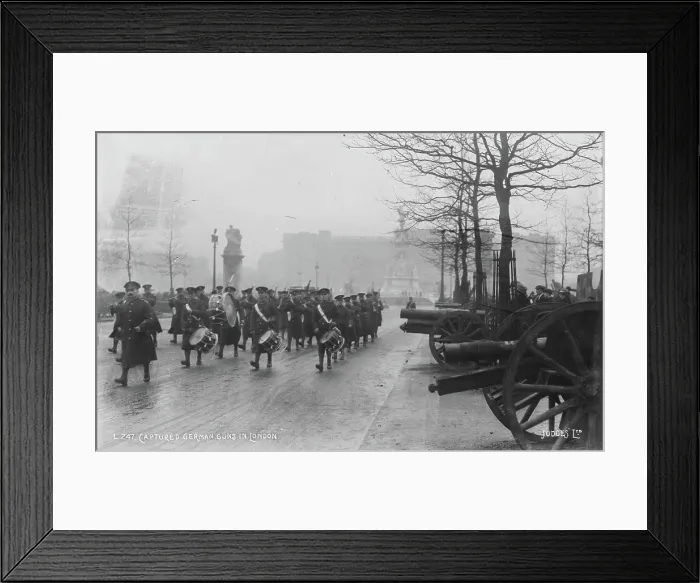 Framed Print : Captured German Guns in London Framed Print : Captured German Guns in London