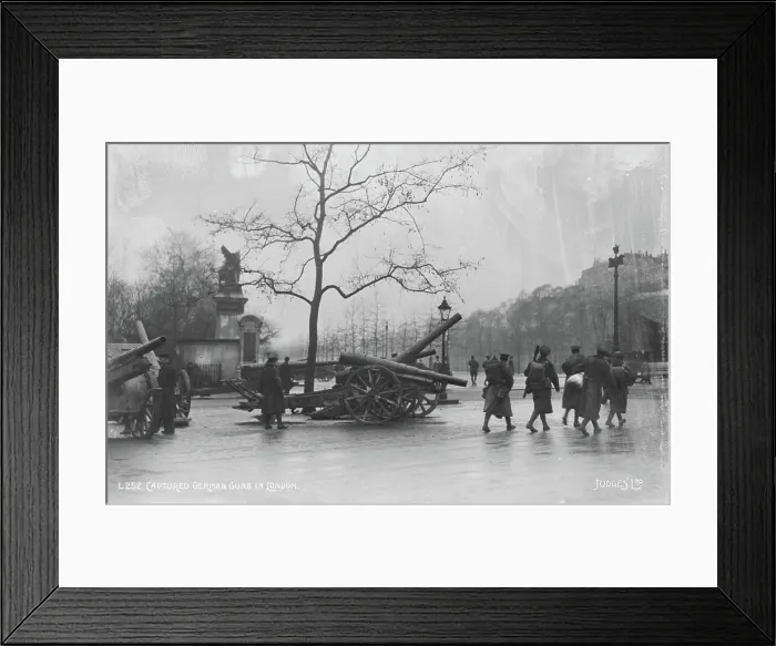 Framed Print : Captured German Guns in London Framed Print : Captured German Guns in London