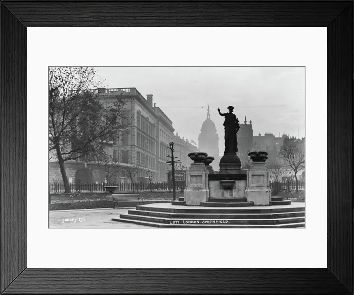 Framed Print : Statue in Smithfield, London Framed Print : Statue in Smithfield, London
