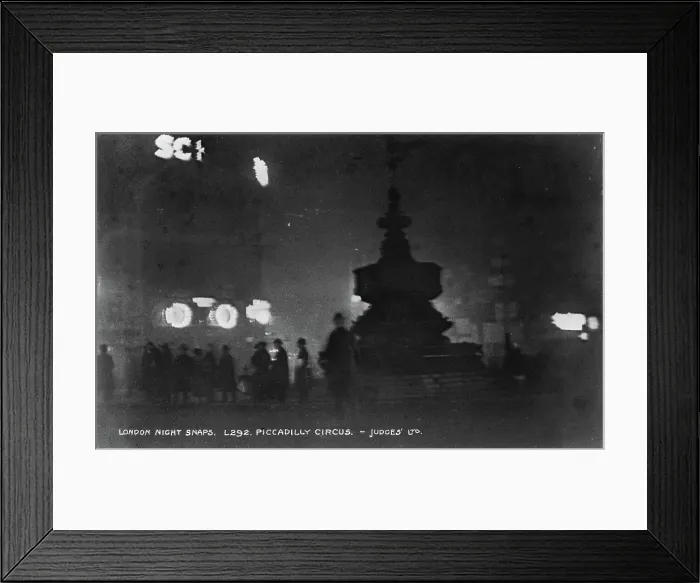 Framed Print : Night Scene at Piccadilly Circus Framed Print : Night Scene at Piccadilly Circus