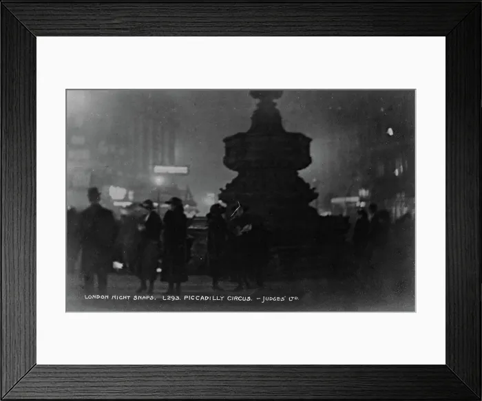 Framed Print : Night Scene at Piccadilly Circus Framed Print : Night Scene at Piccadilly Circus