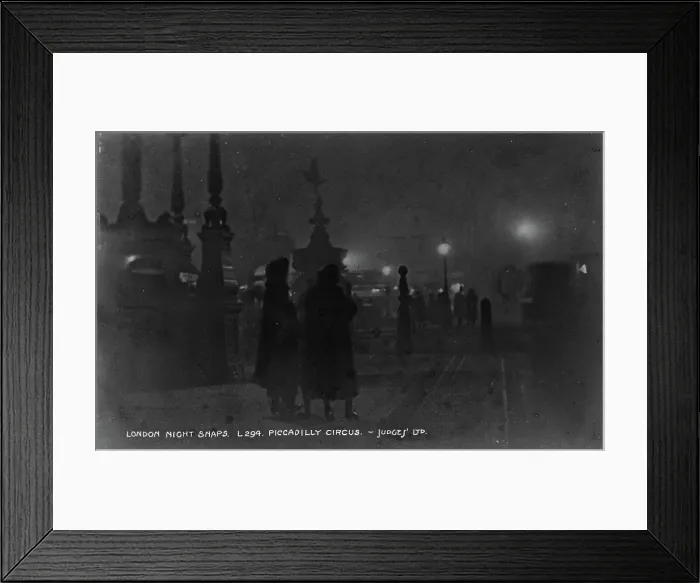 Framed Print : Night Scene at Piccadilly Circus Framed Print : Night Scene at Piccadilly Circus