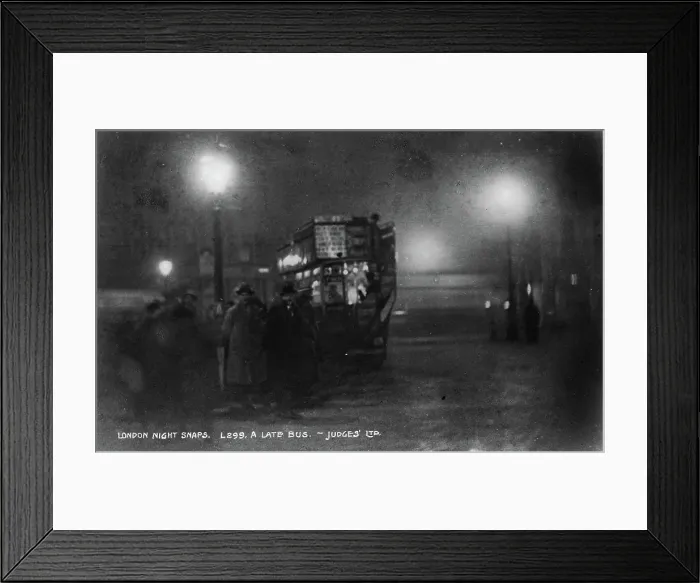 Framed Print : A Late Bus in London Framed Print : A Late Bus in London