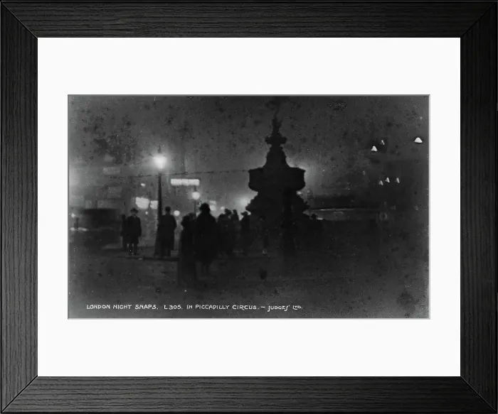 Framed Print : Night Scene at Piccadilly Circus Framed Print : Night Scene at Piccadilly Circus