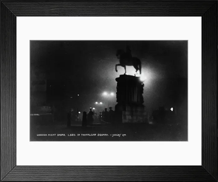 Framed Print : Night Scene in Trafalgar Square Framed Print : Night Scene in Trafalgar Square