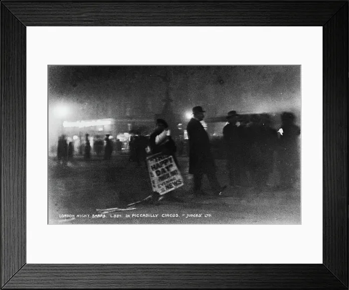 Framed Print : Night Scene in Piccadilly Circus Framed Print : Night Scene in Piccadilly Circus