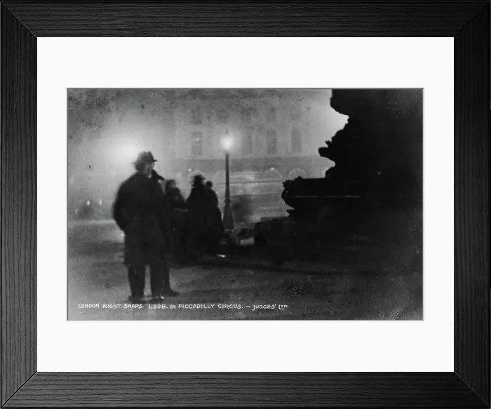 Framed Print : London Night Snaps in Piccadilly Circus Framed Print : London Night Snaps in Piccadilly Circus