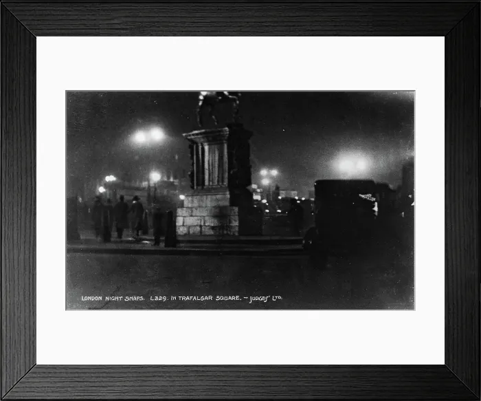 Framed Print : Night Scene in Trafalgar Square Framed Print : Night Scene in Trafalgar Square