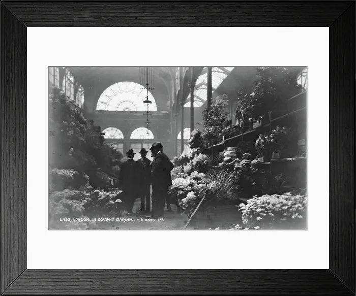 Framed Print : London in Covent Garden Framed Print : London in Covent Garden