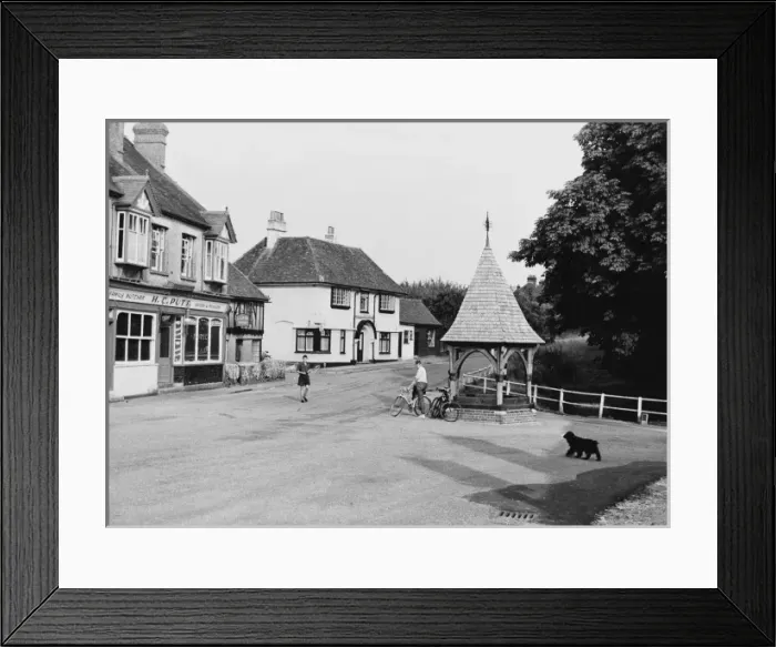 Framed Print : Bovingdon, Herts Framed Print : Bovingdon, Herts