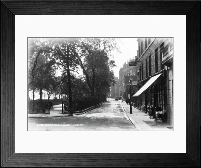 Framed Print : Cheyne Walk, Chelsea Framed Print : Cheyne Walk, Chelsea