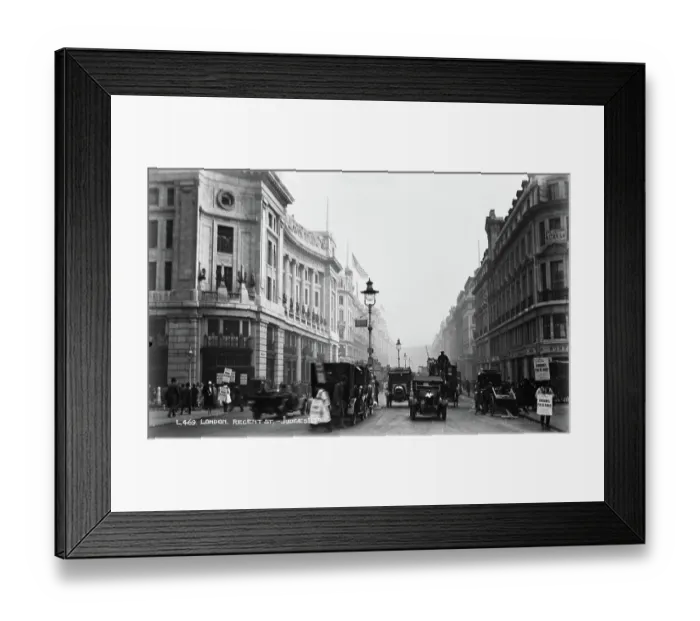 Framed Print : Busy Scene on Regent Street, London Framed Print : Busy Scene on Regent Street, London