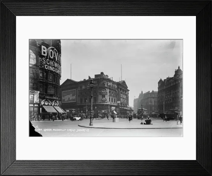 Framed Print : Piccadilly Circus in London Framed Print : Piccadilly Circus in London