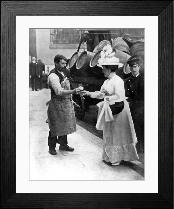 Framed Print : Lady Mayoress of London selling roses, 1912