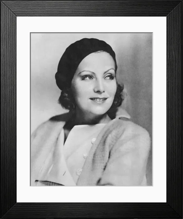 Framed Print : Greta Garbo (1905-1990) Framed Print : Greta Garbo (1905-1990)
