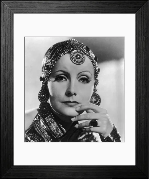 Framed Print : Greta Garbo (1905-1990) Framed Print : Greta Garbo (1905-1990)