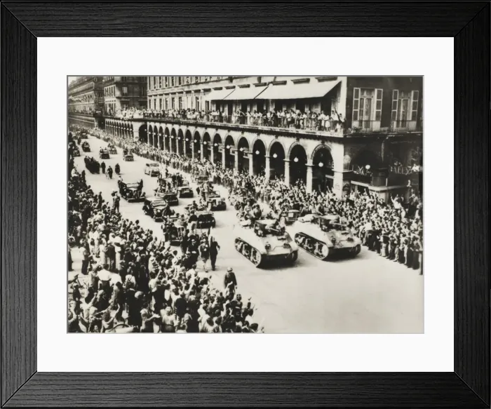 Framed Print : Leclercs troops parade - Rue de Rivoli Framed Print : Leclercs troops parade - Rue de Rivoli