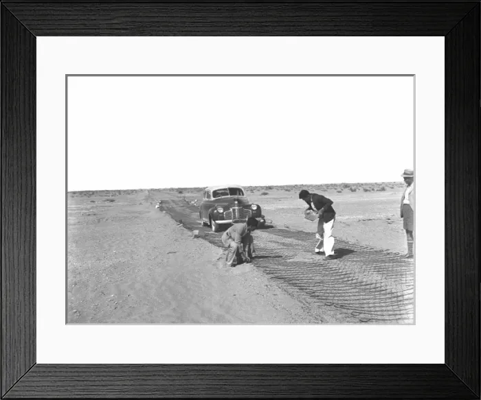 Framed Print : A car in the Iranian desert Framed Print : A car in the Iranian desert