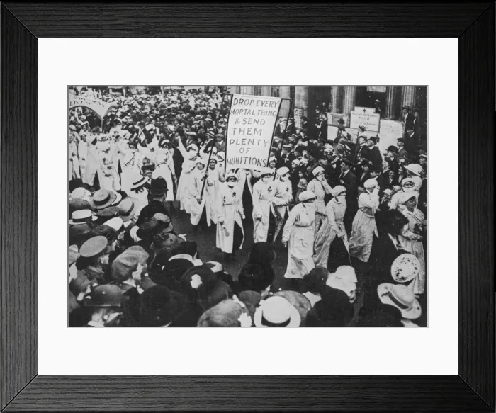 Framed Print : War workers in the Womens Procession in London Framed Print : War workers in the Womens Procession in London