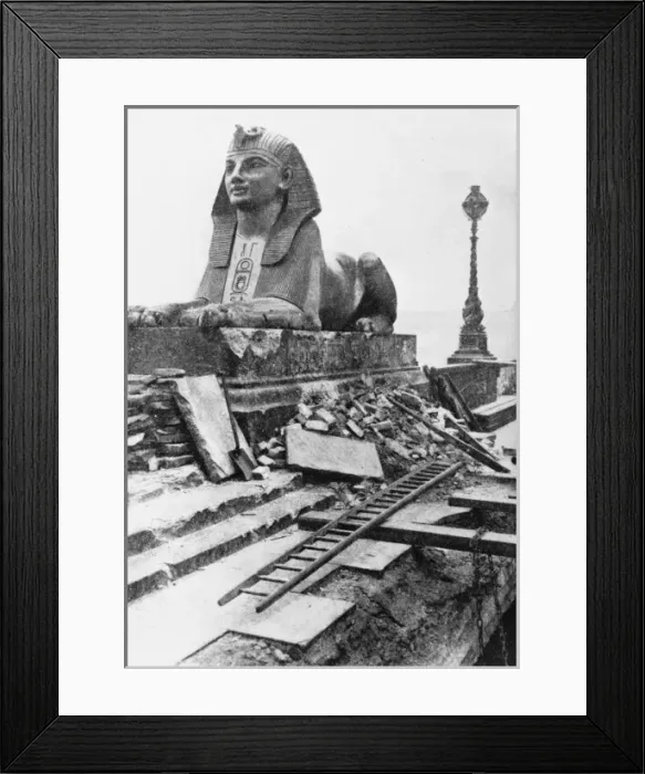 Framed Print : Air Raid damage in London, 1917 Framed Print : Air Raid damage in London, 1917