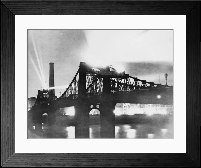 Framed Print : Old Lambeth Bridge, World War I Framed Print : Old Lambeth Bridge, World War I