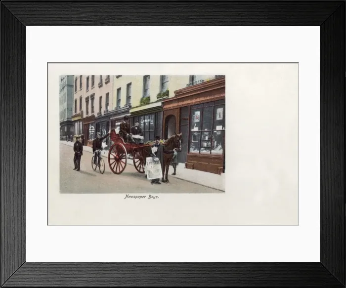 Framed Print : Newspaper boys, London Framed Print : Newspaper boys, London