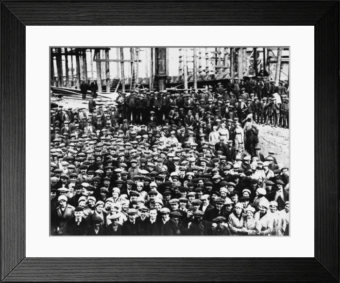 Framed Print : Scottish Shipbuilding Yard, 1915 Framed Print : Scottish Shipbuilding Yard, 1915