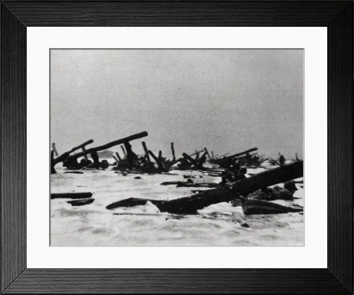 Framed Print : The First Seaborne Troops to Land in France, 1944 Framed Print : The First Seaborne Troops to Land in France, 1944