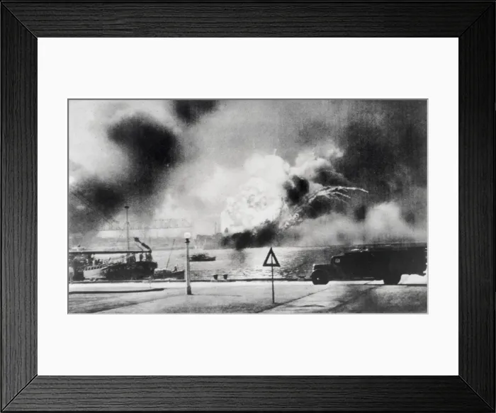 Framed Print : The Japenese Bombing of Pearl Harbour Framed Print : The Japenese Bombing of Pearl Harbour