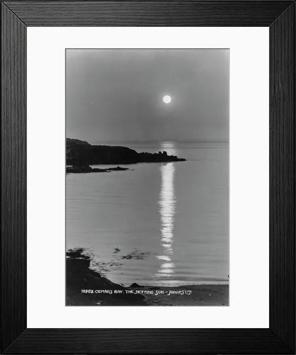 Framed Print : The Setting Sun at Cemaes Bay Framed Print : The Setting Sun at Cemaes Bay