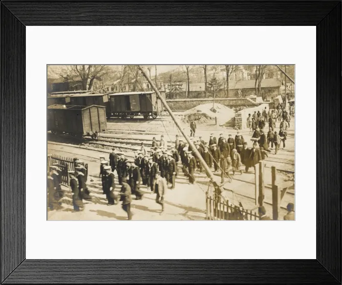 Framed Print : Izmir, Turkey - British Naval Funeral (1 / 3) Framed Print : Izmir, Turkey - British Naval Funeral (1 / 3)