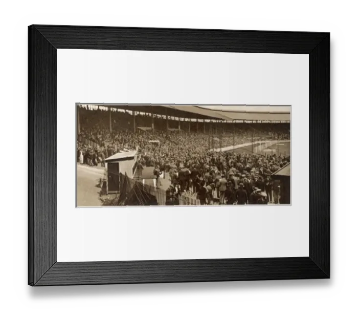 Framed Print : Greyhound stadium in London, 1936 Framed Print : Greyhound stadium in London, 1936
