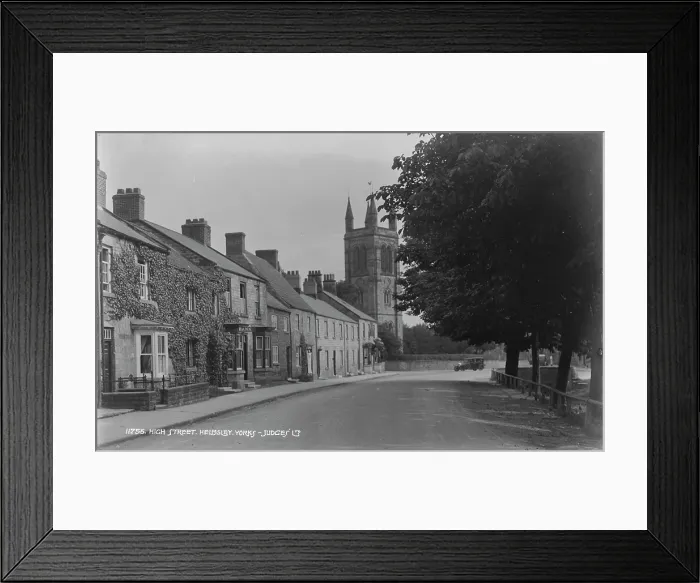 Framed Print : High Street in Helmsley, York Framed Print : High Street in Helmsley, York
