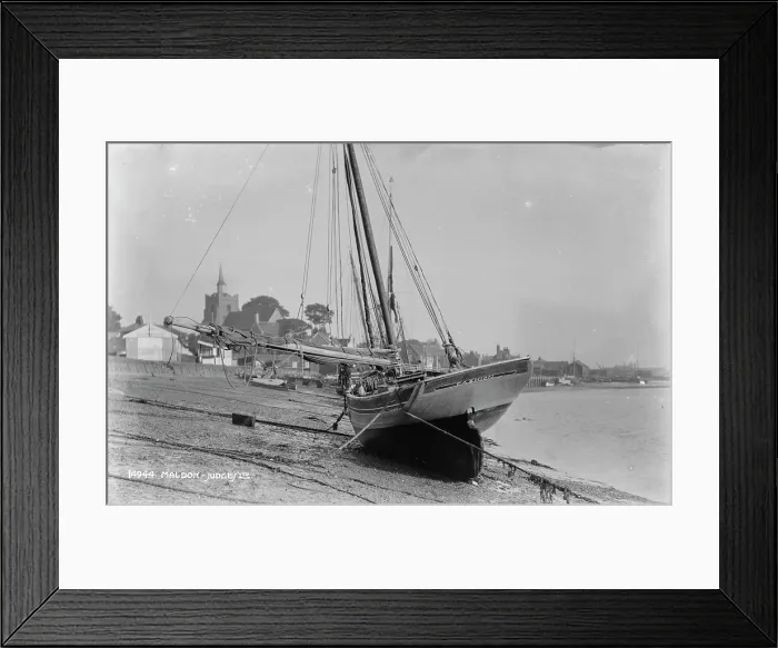 Framed Print : Traditional Sailing Boat at Maldon Framed Print : Traditional Sailing Boat at Maldon