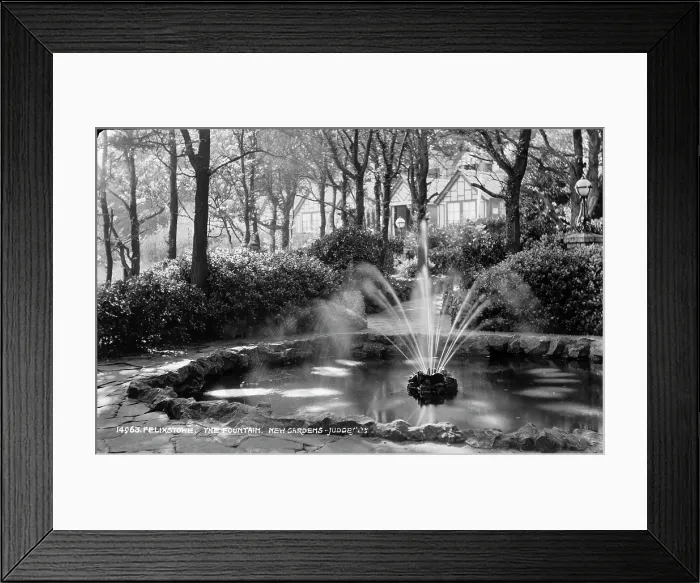 Framed Print : The Fountain in New Gardens Framed Print : The Fountain in New Gardens