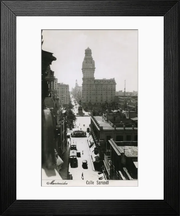 Framed Print : Uruguay - Montevideo Framed Print : Uruguay - Montevideo