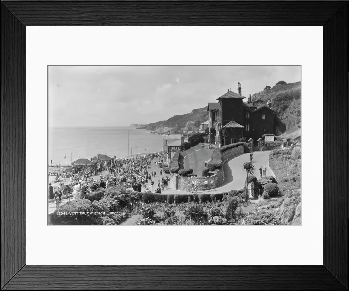Framed Print : A Busy Day at Ventnor Beach Framed Print : A Busy Day at Ventnor Beach