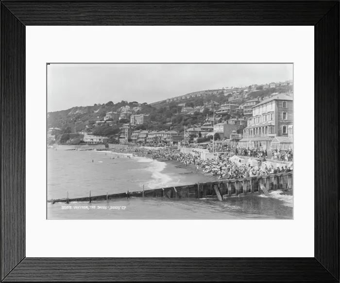 Framed Print : A Busy Day at Ventnor Beach Framed Print : A Busy Day at Ventnor Beach