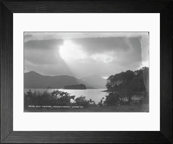 Framed Print : Mild Weather at Derwentwater Framed Print : Mild Weather at Derwentwater