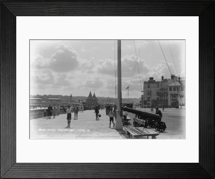 Framed Print : Cowes Promenade Framed Print : Cowes Promenade