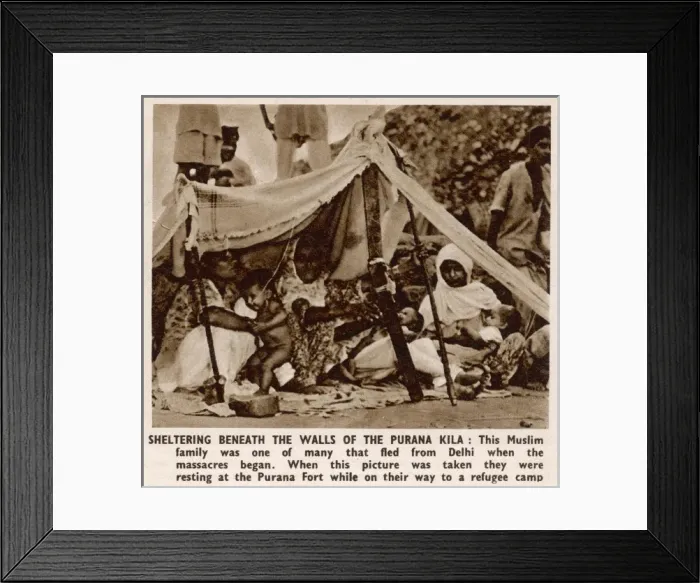 Framed Print : Lone soldier guards crossroads in Delhi - Partition in India Framed Print : Lone soldier guards crossroads in Delhi - Partition in India