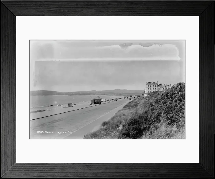 Framed Print : Seaside Promenade in Pwllheli Framed Print : Seaside Promenade in Pwllheli