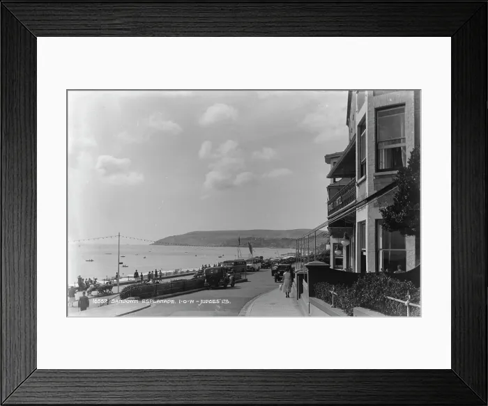 Framed Print : Sandown Esplanade Framed Print : Sandown Esplanade