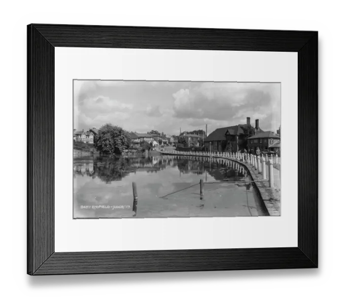Framed Print : Scenic View of Lyndfield