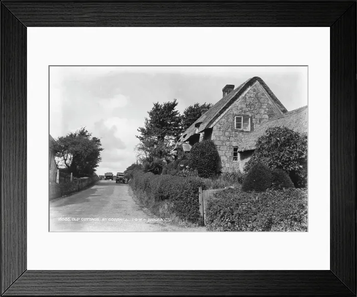 Framed Print : Old Cottage at Godshill Framed Print : Old Cottage at Godshill