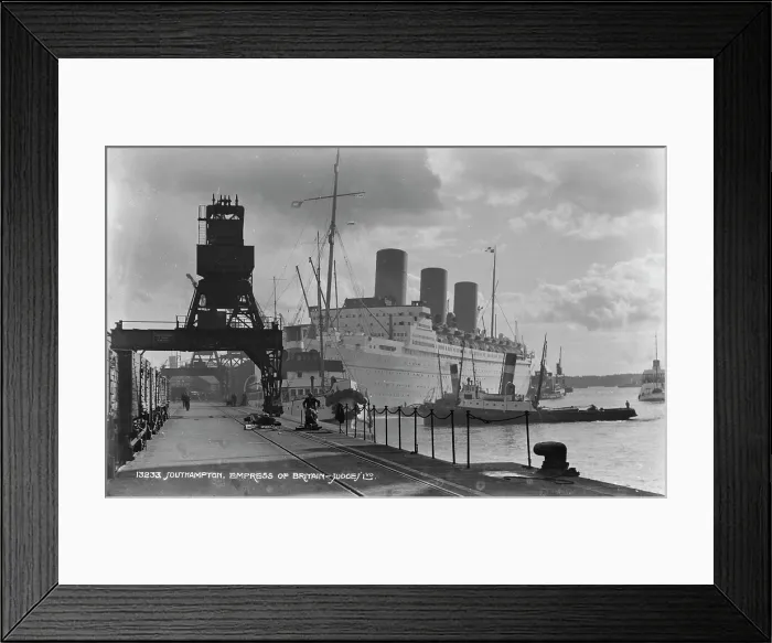 Framed Print : Empress of Britain at Southampton Dock Framed Print : Empress of Britain at Southampton Dock